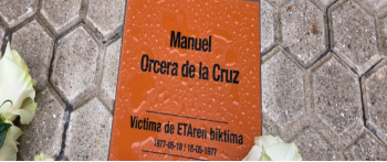 La AVT asiste en San Sebastián a la colocación de la placa en memoria de Manuel Orcera